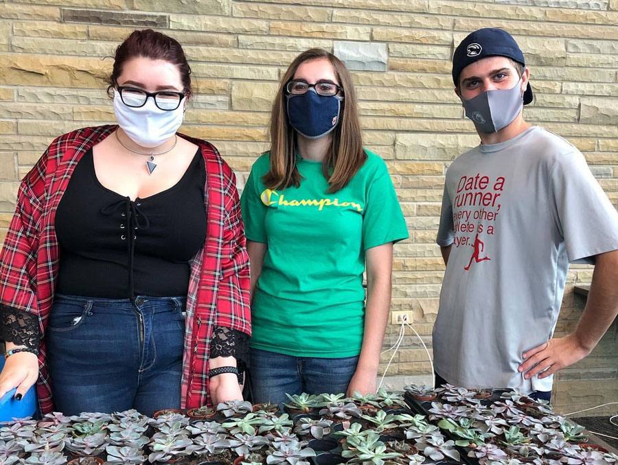 SSU students wearing masks