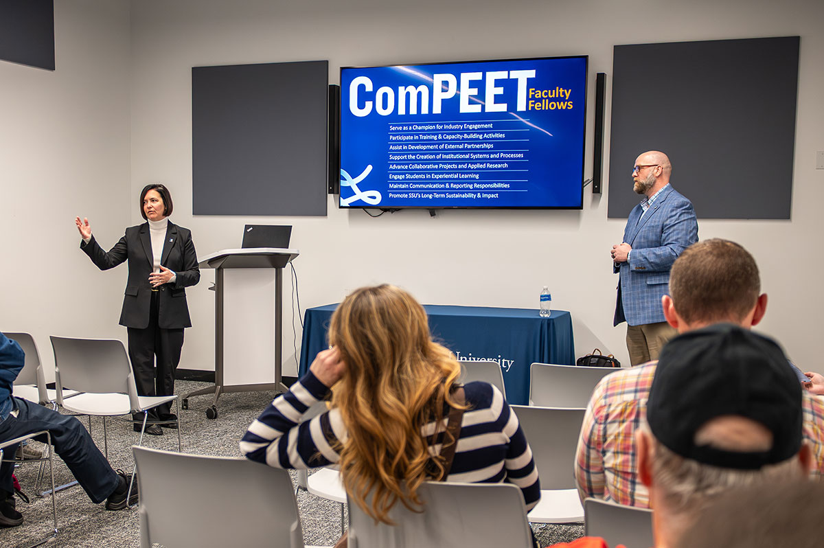 Amanda Hedrick, Director of the Kricker Innovation Hub, presenting at ComPEET partnership event